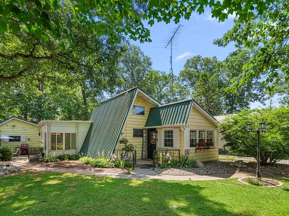 7804 N Topinabee Rd, Walkerton, IN 46574