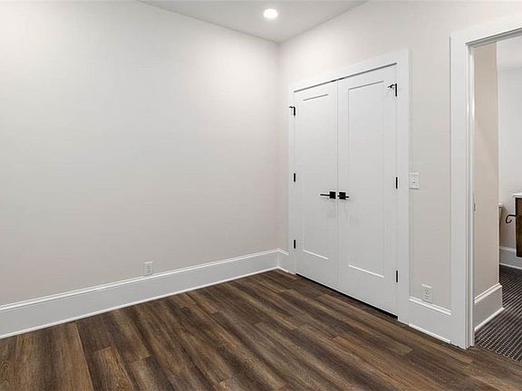 5th image of 519 Norwich St #307