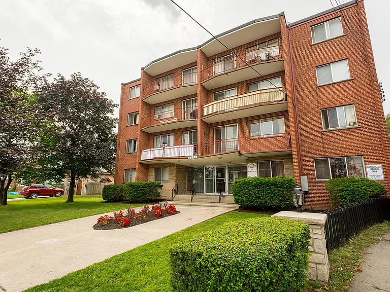 2200 King St E #102 — Photo 12
