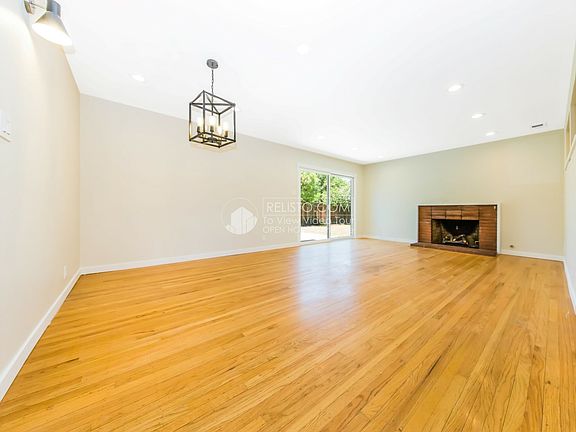 4th image of 3452 Jarvis Ave