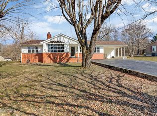 222 Halstead Dr, Crossville, TN 38555