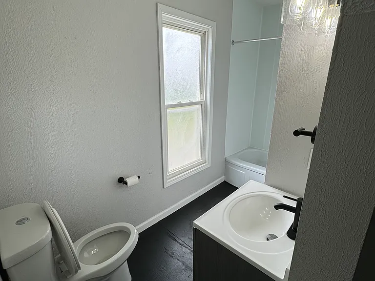 3860 E 72nd St #3 — Photo 10