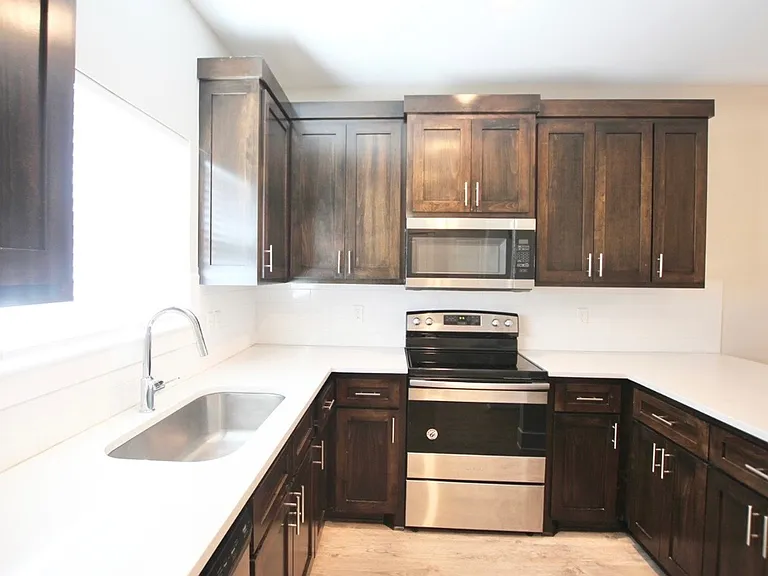 307 N Henry St #15 — Photo 8