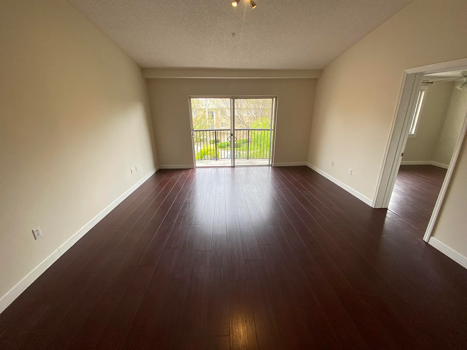 2 bed, 2.0 bath, 1128 sqft, $2,100 — Photo 4