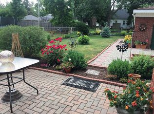 29462 Magnolia Dr, Flat Rock, MI 48134