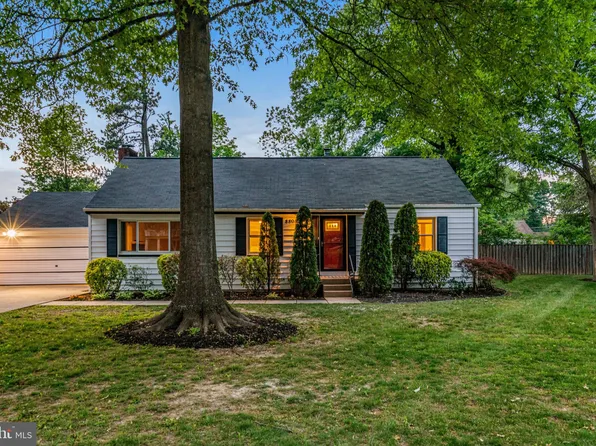 8808 Oak Leaf Dr, Alexandria, VA 22309