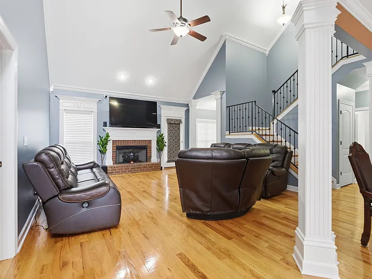 2733 Presley Dr — Photo 6