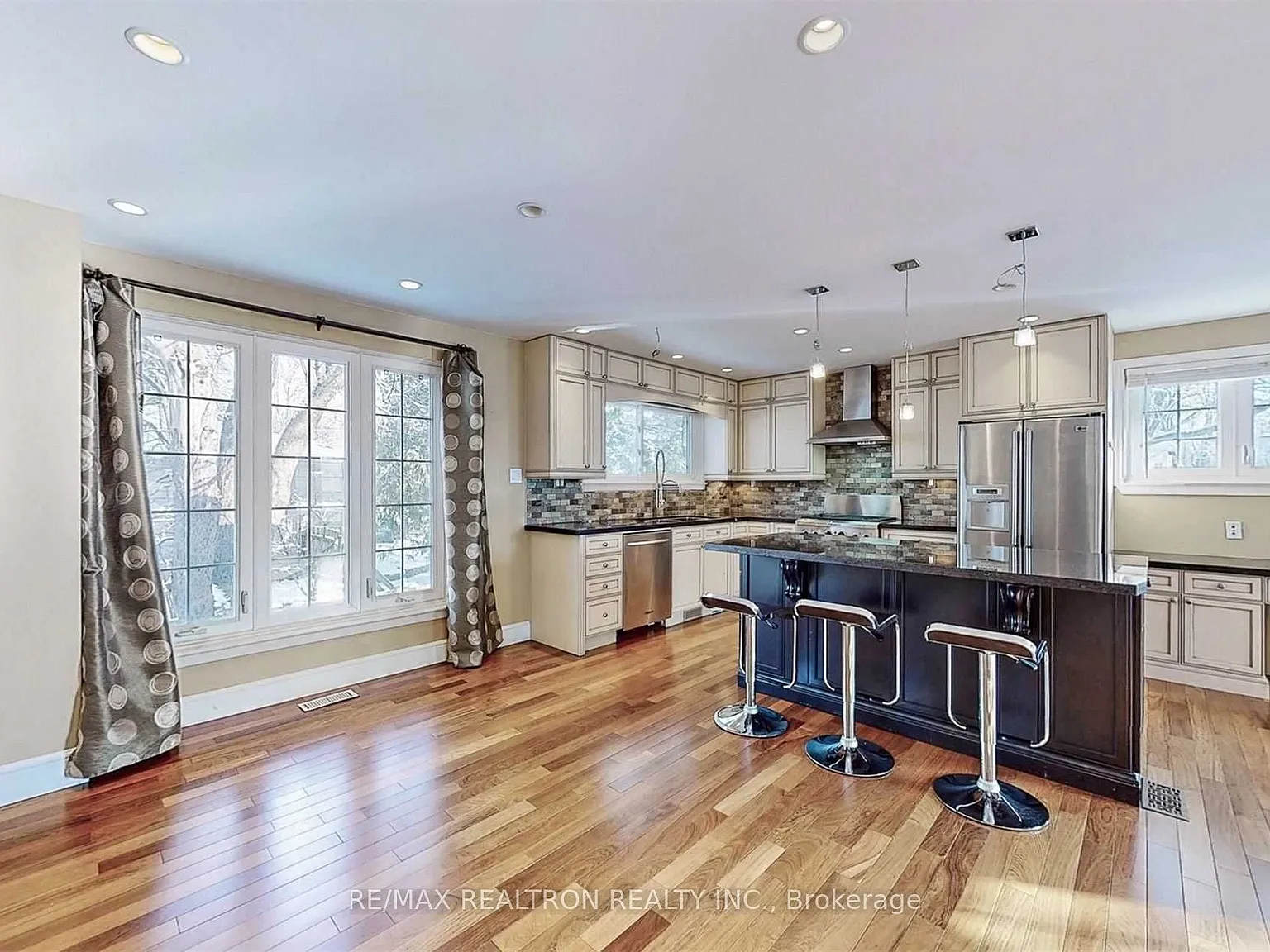 3 bed, $2,980 — Photo 3
