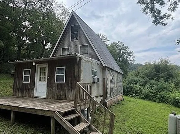 1550 Radical Ln, Letart, WV 25253