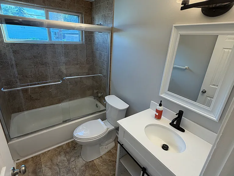 21523 Stephens St — Photo 14