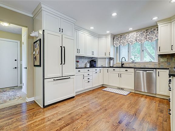 5th image of 36 Green Valley Rd