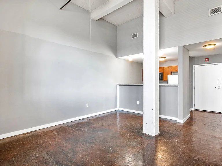 1510 W Broad St — Photo 13