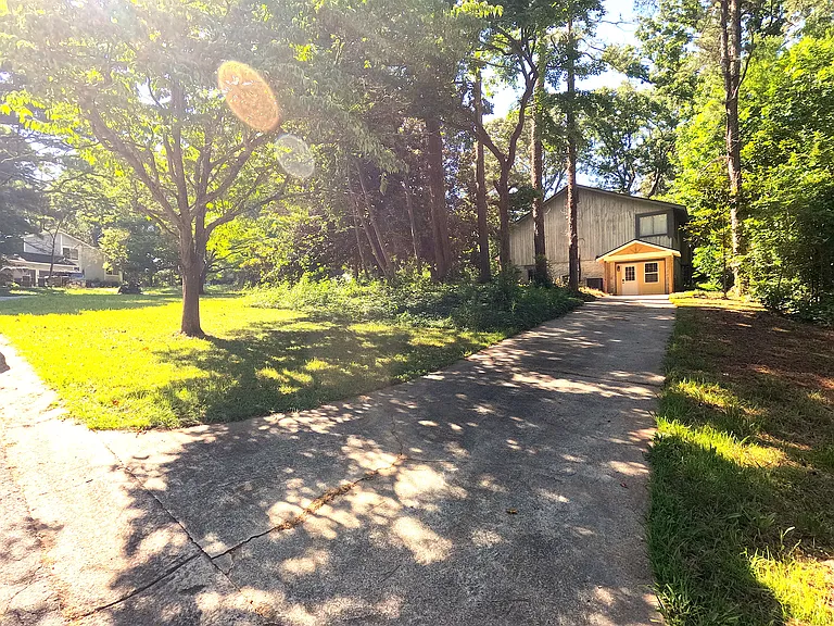 Private Driveway, Parking Pad, and Yard