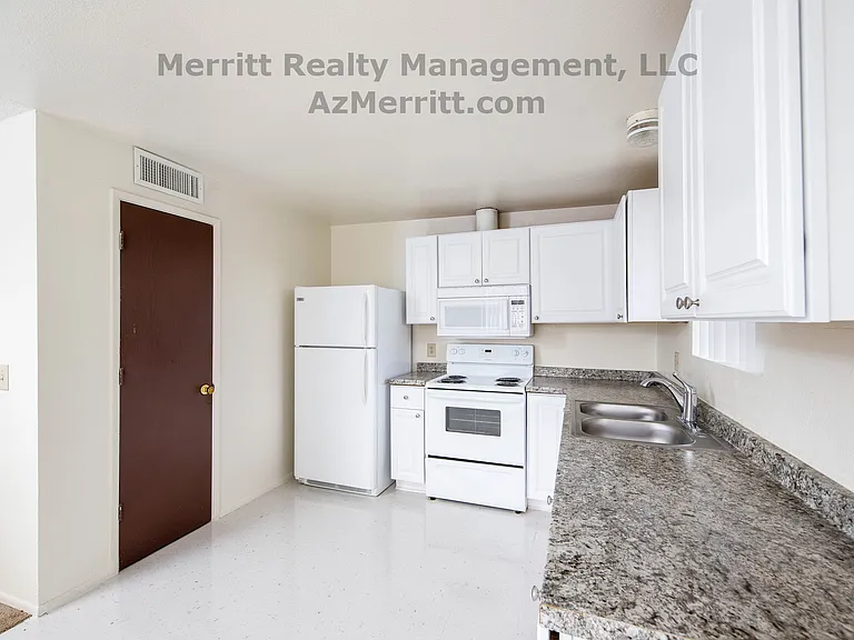 4407 E Edison St — Photo 2