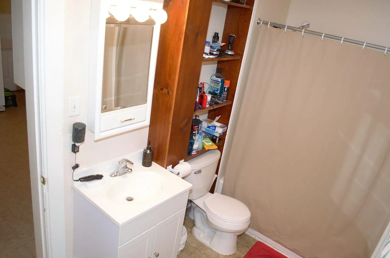7 bed, 2500 sqft, $375 — Photo 4