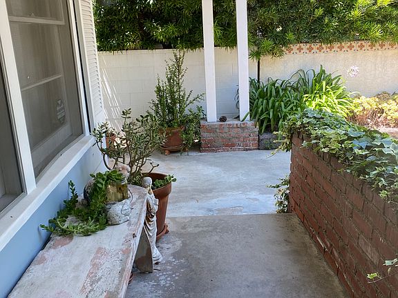 Entry way porch, carport