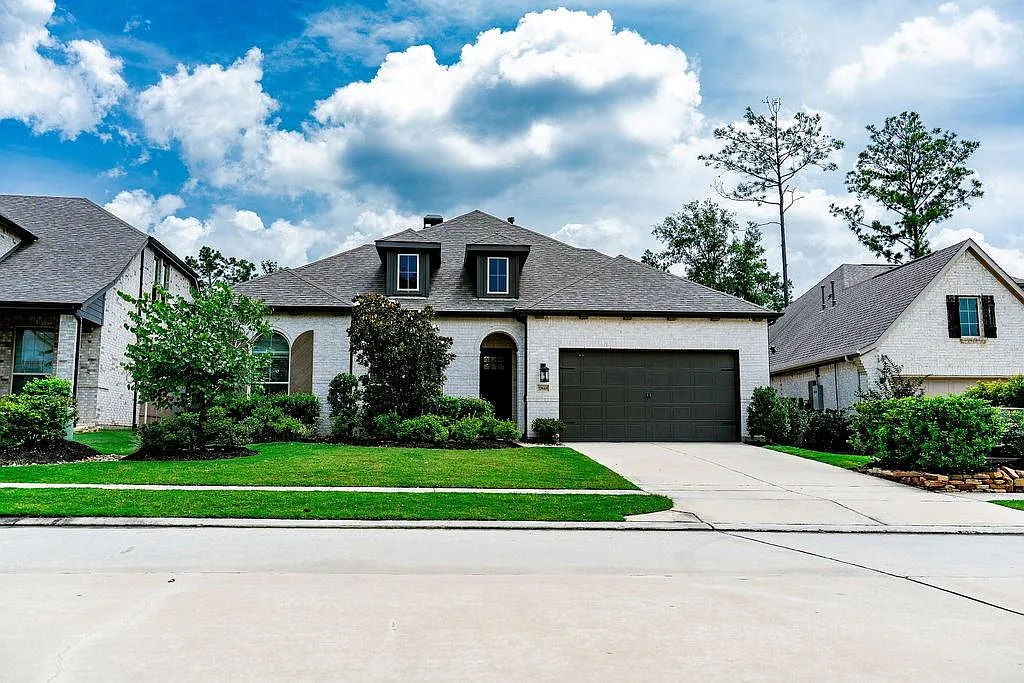 4 bed, 3.5 bath, 2933 sqft, $3,200 — Photo 1
