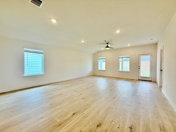 5th image of 30714 Wicklow Gardens Dr