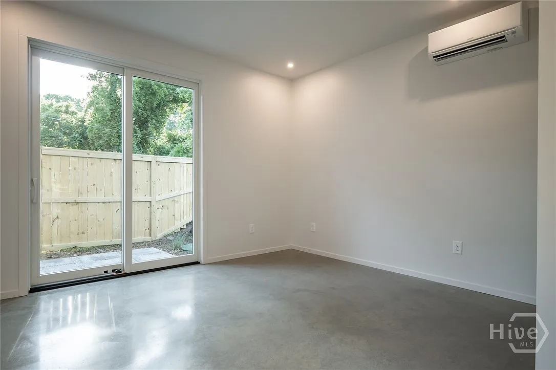 2 bed, 1.5 bath, 900 sqft, $1,800 — Photo 2