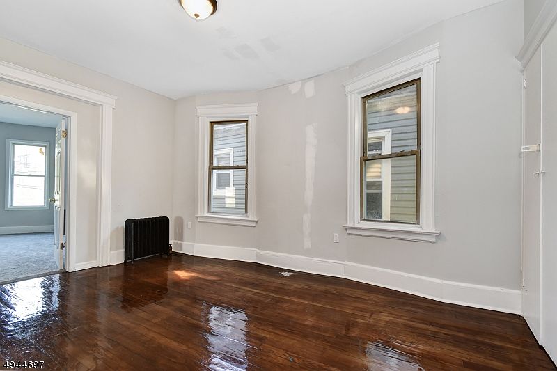 1st image of 546 Sandford Ave #2