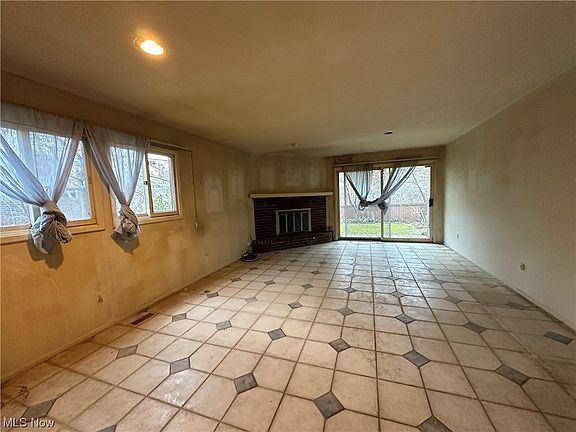 5th image of 2485 Euclid Heights Blvd