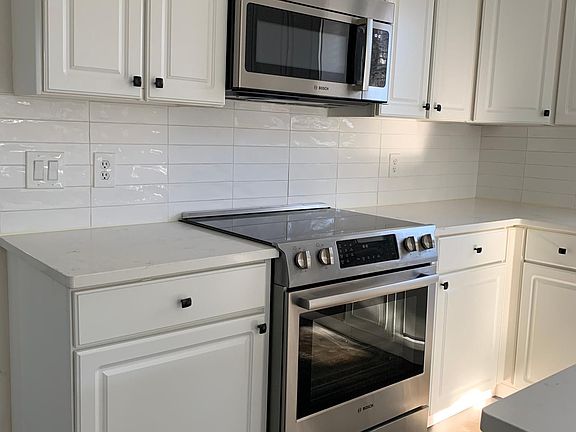 Kitchen, renovated in 2019 including Bosch appliances, quartz countertops.
