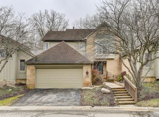 37446 Legends Trail Dr, Farmington, MI