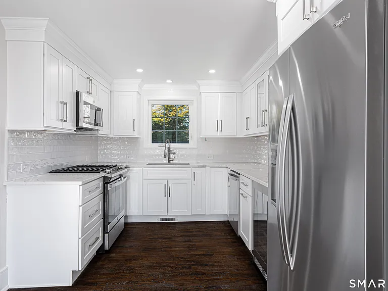 42 Poe Ct — Photo 2