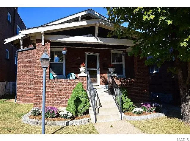 4941 Walsh St photo 1