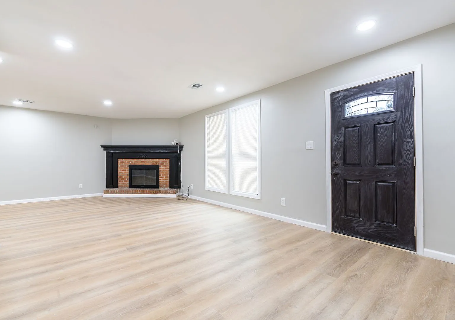 Stone Mountain 3 Bed/2Ba Gem! — Photo 4