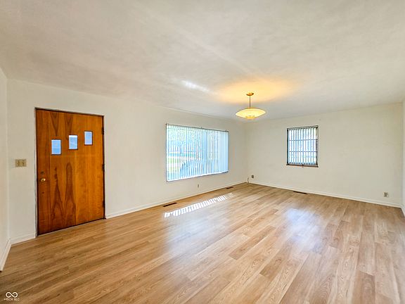 2nd image of 510 C St NE