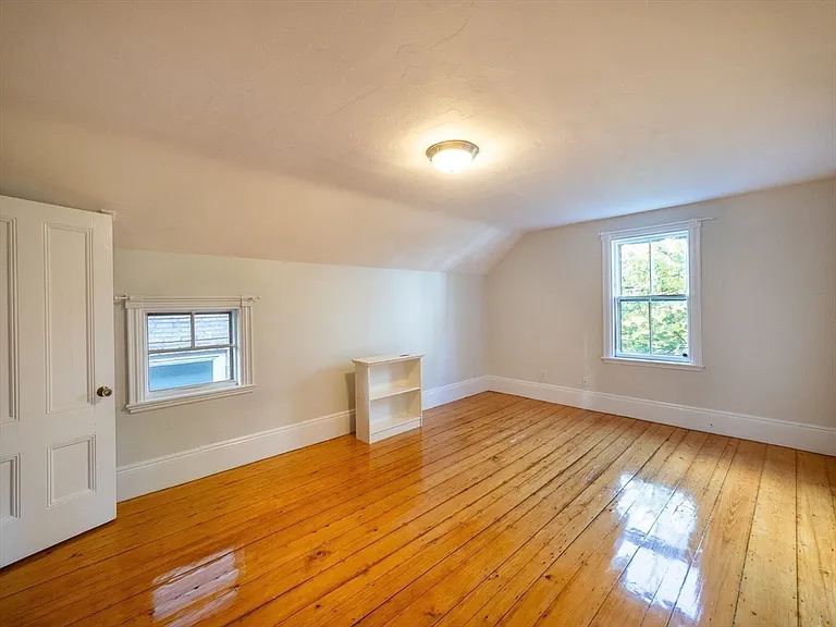 12 Adella Pl — Photo 28