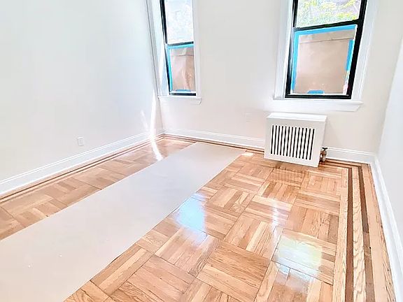 4th image of 2804 33rd St #4