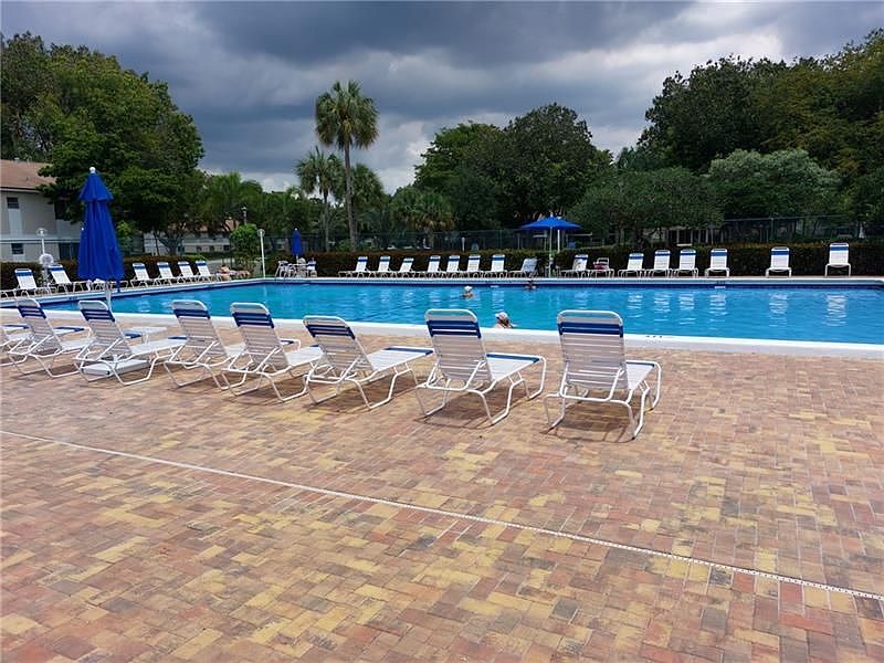 1st image of 512 Gardens Dr APT 101