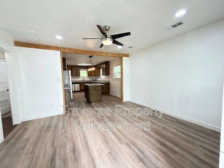 1804 Andrew Ave — Photo 5