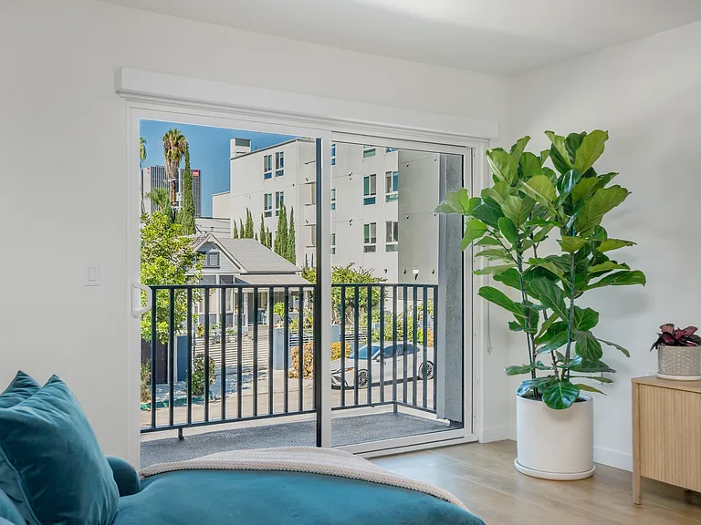 1422 Tamarind Ave — Photo 21