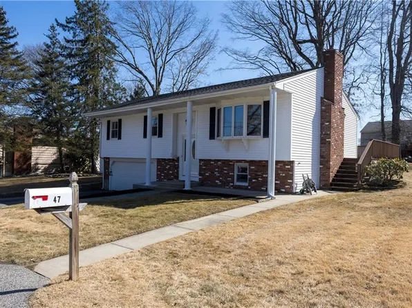 47 Birchwood Ln, West Warwick, RI 02893