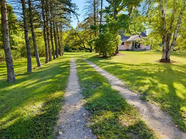 22939 Sherwood Rd, Belleville, MI 48111