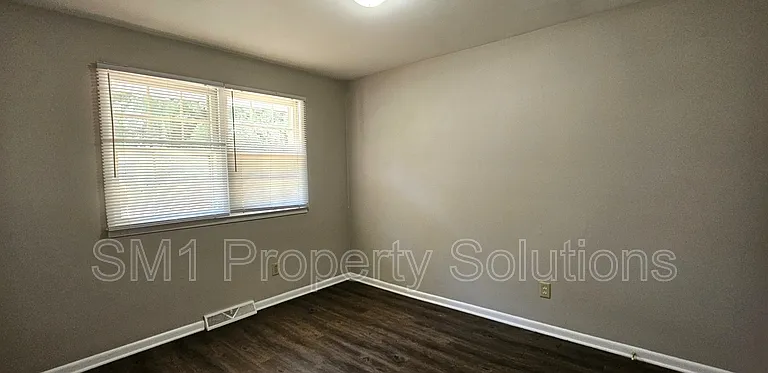 1529 Earl Dr #1 — Photo 13