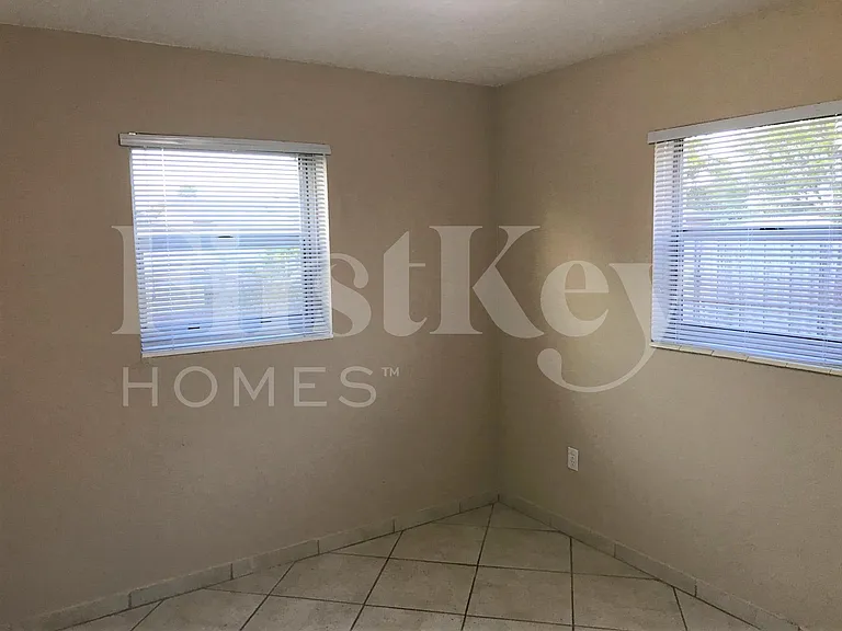 2751 NW 209th Ter — Photo 11
