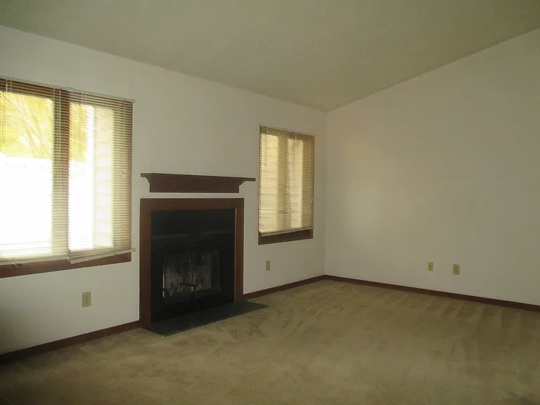 1554 College Way — Photo 3