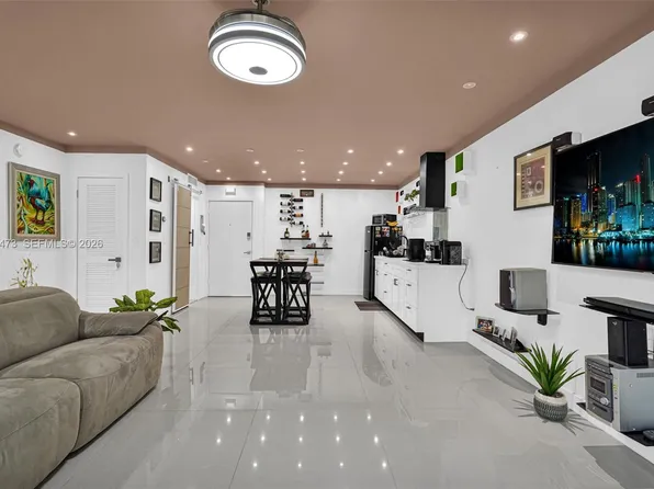 7401 SW 82nd St APT 202S, Miami, FL 33143