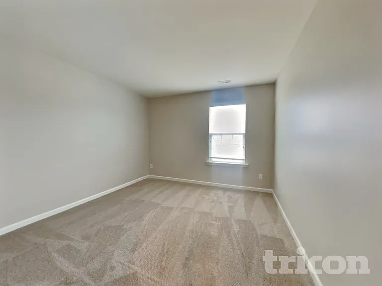 923 Avondale Dr — Photo 11