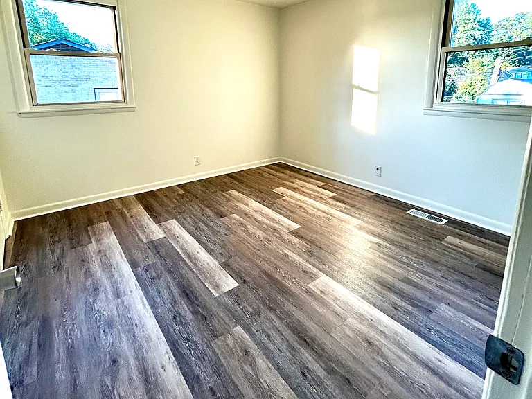 812 Perry Dr — Photo 6