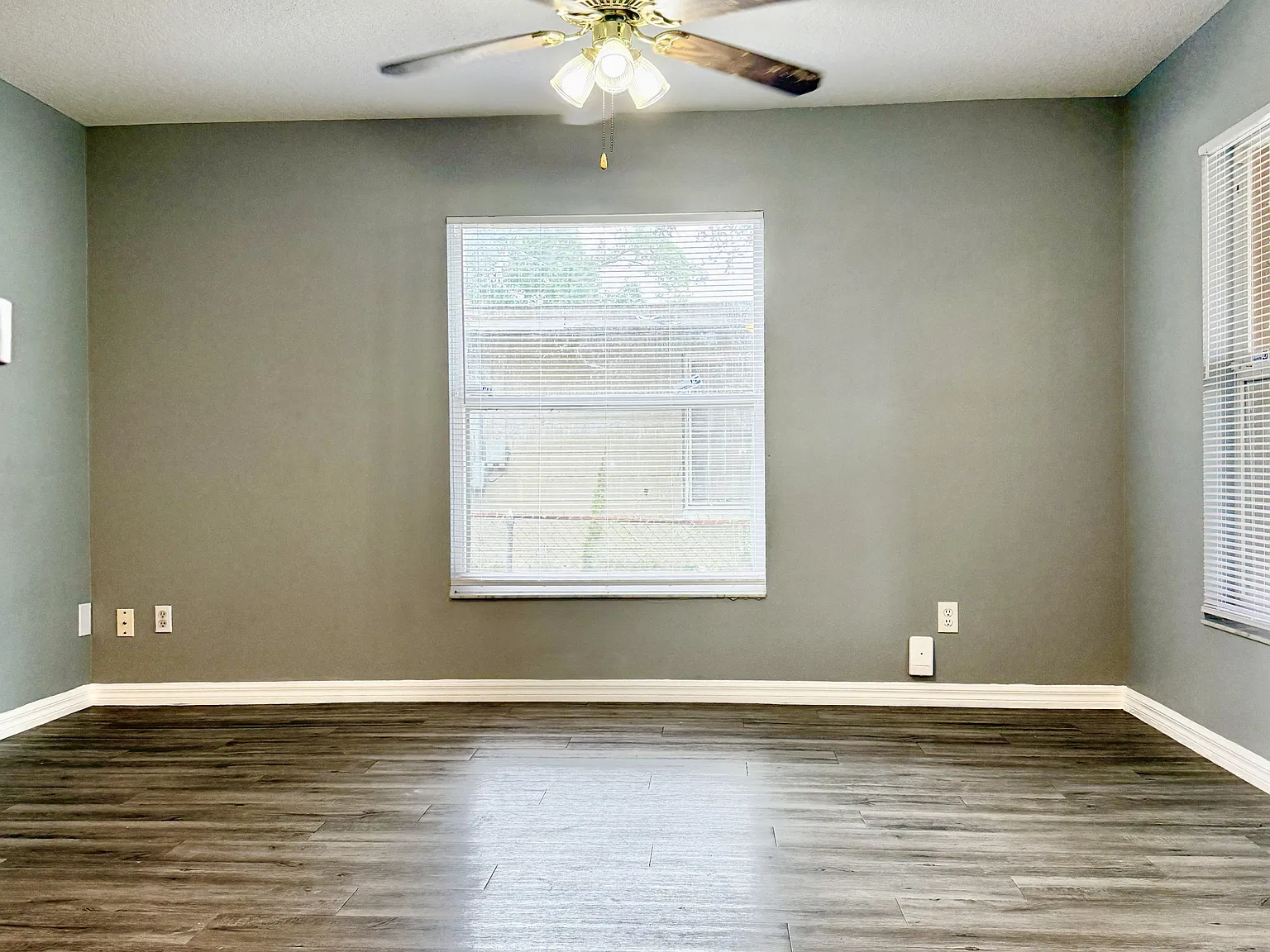 37TH ST 4611 IH - 1 — Photo 4