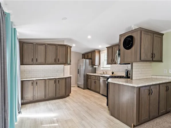 38 Diamond Hill Rd, Glocester, RI 02814