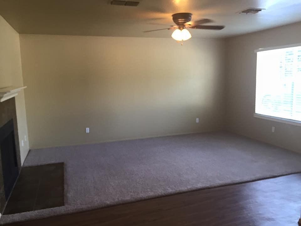 Living room w/ Fireplace