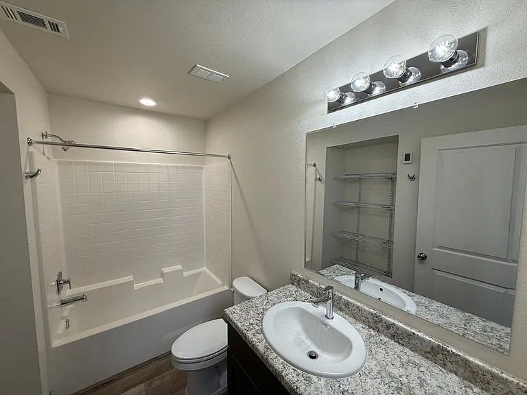 529 S Pine St — Photo 9