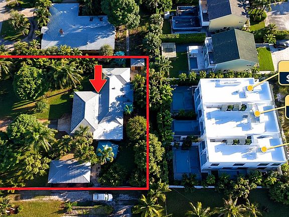 2nd image of 824 NE 9TH Avenue