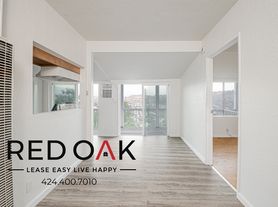 476 1/2 Crane Blvd, Los Angeles, CA